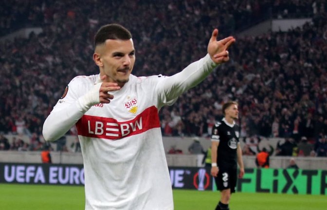 Seltenes Bild: Badredine Bouanani jubelt im Trikot des VfB Stuttgart.<span class='image-autor'>www.imago-images.de</span>