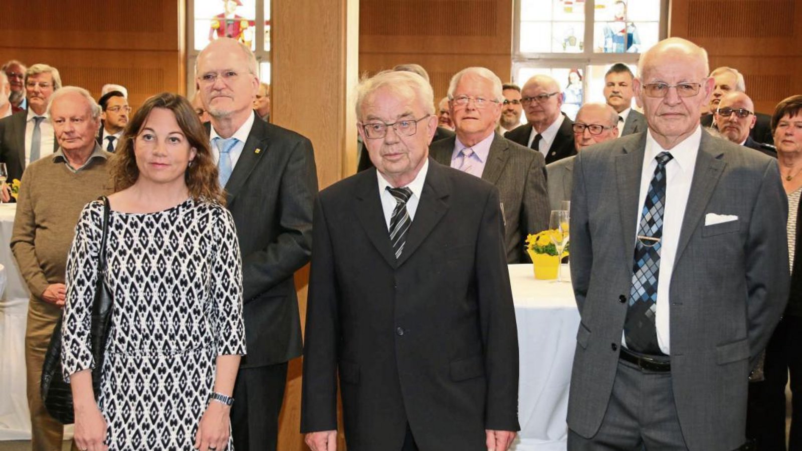 Empfang im Vaihinger Rathaus zum 75. Geburtstag des Ehrenbürgers Heinz Kälberer. Links seine Tochter Karin Karcheter. Foto: Bögel Empfang im Vaihinger Rathaus zum 75. Geburtstag des Ehrenbürgers Heinz Kälberer. Links seine Tochter Karin Karcheter. Foto: Bögel
