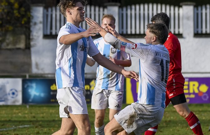 Darf Nicholas Coledan (links) am Sonntag mit dem VfB Vaihingen wieder jubeln? Louis Wäbisch (rechts) wird jedenfalls fehlen. <span class='image-autor'>Foto: Leitner</span>