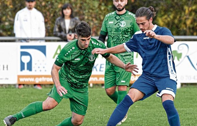 Der TSV Hochdorf (links Manuel Musco) scheint sich wenige Monate nach Neugründung des Teams gefunden zu haben und hofft auf die Fortsetzung seiner Siegesserie. Foto: Leitner