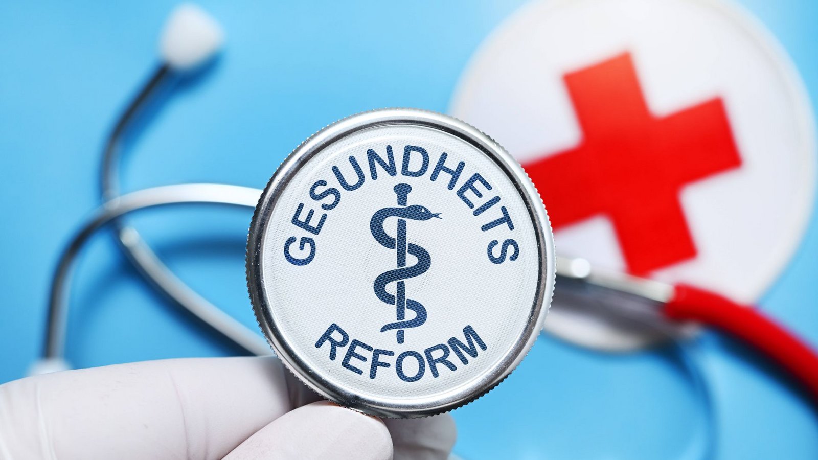 Die geplante Gesundheitsreform nimmt Fahrt auf. Sicher ist vor allem: Für die Bürger wird es weniger Leistung für hohe Beiträge geben.Foto: Imago/Christian Ohde