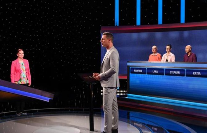 Moderator Alexander Bommes mit den Kandidat:innen: Katja Illgen, Manfred Plagens, Lana Lange und Stephan Wittkopp.<span class='image-autor'>Foto: ARD / Uwe Ernst</span>