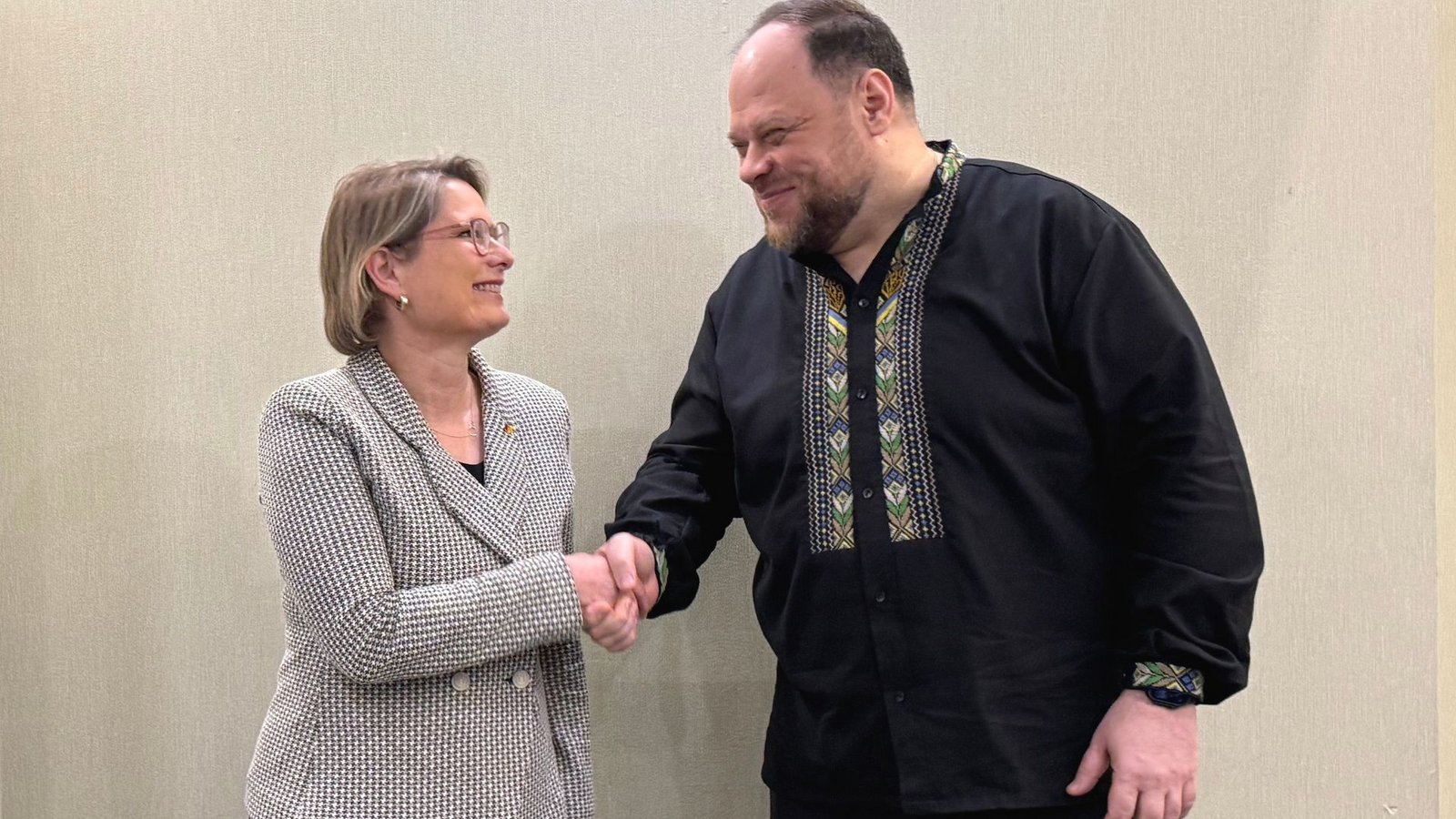 Sie wünsche der Ukraine "Freiheit, Selbstbestimmung und vor allem einen gerechten Frieden", sagt die Ministerin.Foto: Anne-Béatrice Clasmann/dpa