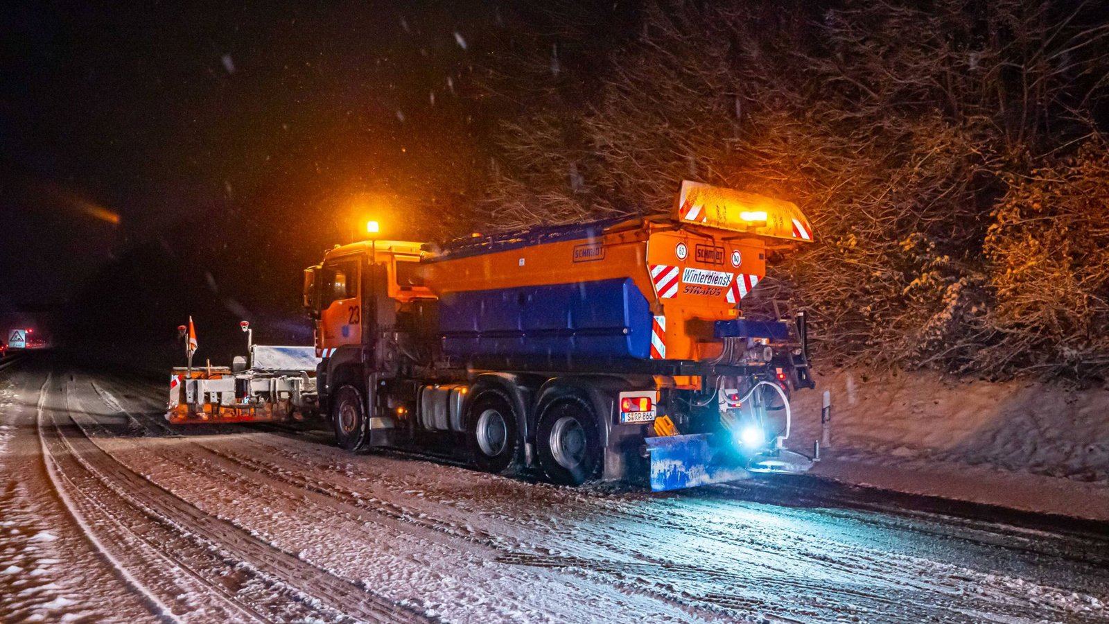 Räumfahrzeuge waren auch nachts im Einsatz.Foto: 7aktuell.de/Alexander Hald Räumfahrzeuge waren auch nachts im Einsatz.Foto: 7aktuell.de/Alexander Hald