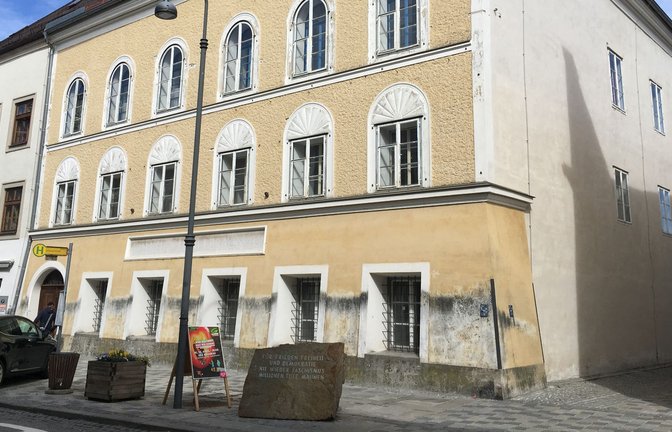 Das Geburtshaus von Adolf Hitler in Braunau soll umgebaut werden.<span class='image-autor'>Foto: Matthias Röder/dpa</span>
