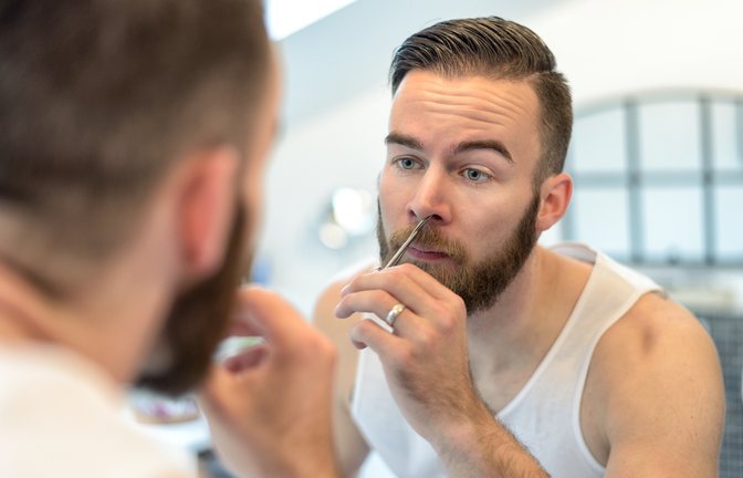 Mit einer Nasenhaarschere geht es auch.<span class='image-autor'>Foto: LarsZ / shutterstock.com</span>