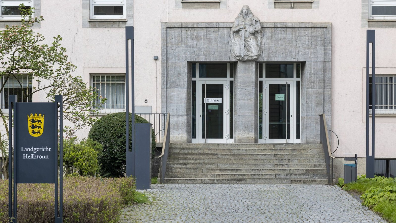 Das Landgericht Heilbronn sprach fünf Männer der Fälschung von Daten und des Missbrauchs von Ausweispapieren schuldig.Foto: /IMAGO/Dirk Sattler