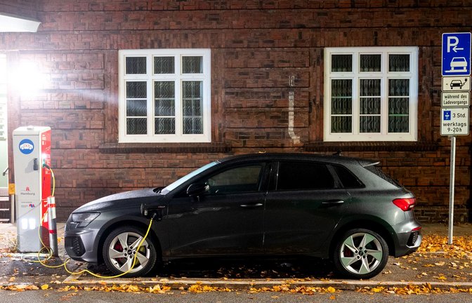 Für E-Autos soll eine Basisförderung von 3000 Euro geben – unter bestimmten Bedingungen gibt es auch mehr Geld.<span class='image-autor'>Foto: dpa/Daniel Bockwoldt</span>