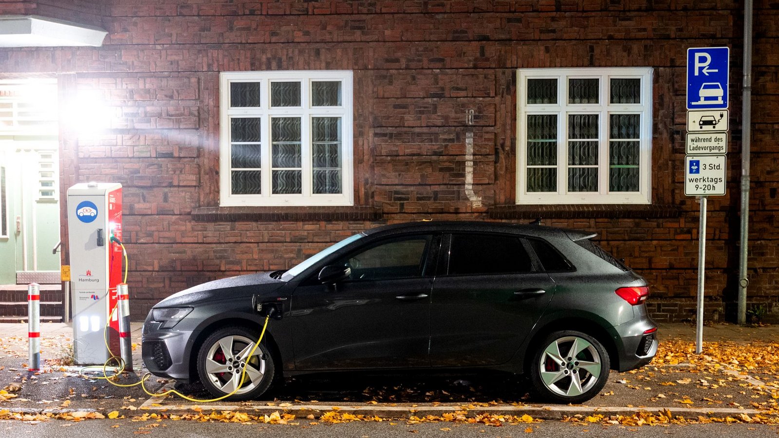 Für E-Autos soll eine Basisförderung von 3000 Euro geben – unter bestimmten Bedingungen gibt es auch mehr Geld.Foto: dpa/Daniel Bockwoldt Für E-Autos soll eine Basisförderung von 3000 Euro geben – unter bestimmten Bedingungen gibt es auch mehr Geld.Foto: dpa/Daniel Bockwoldt
