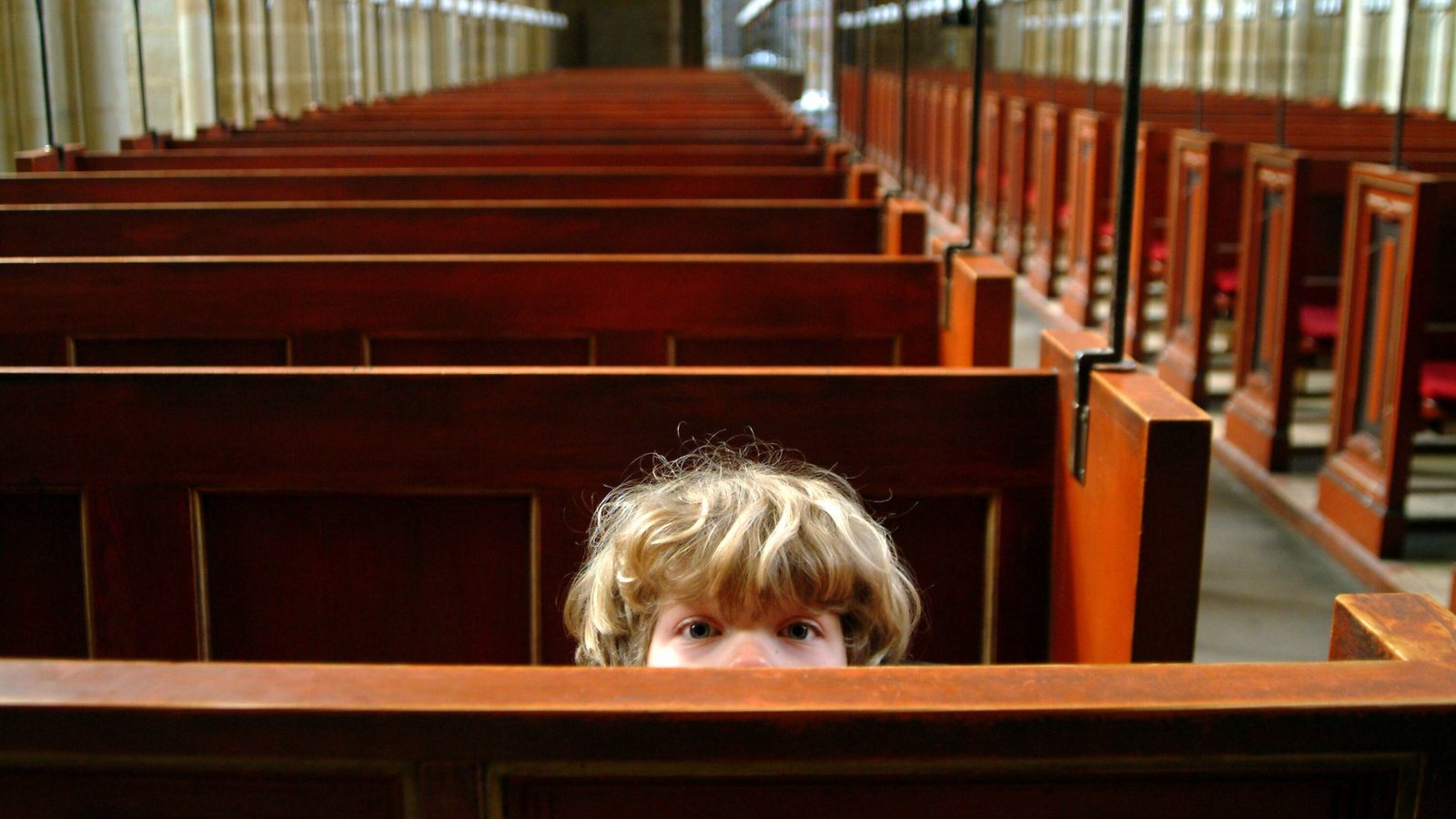 Es gibt in der Religions- und Philosophiegeschichte sehr unterschiedliche Antworten auf die Frage, was die Welt im Innersten zusammenhält. Nicht nur Erwachsene wollen es darüber wissen . . .Foto: Imago/Ray van Zeschau Es gibt in der Religions- und Philosophiegeschichte sehr unterschiedliche Antworten auf die Frage, was die Welt im Innersten zusammenhält. Nicht nur Erwachsene wollen es darüber wissen . . .Foto: Imago/Ray van Zeschau