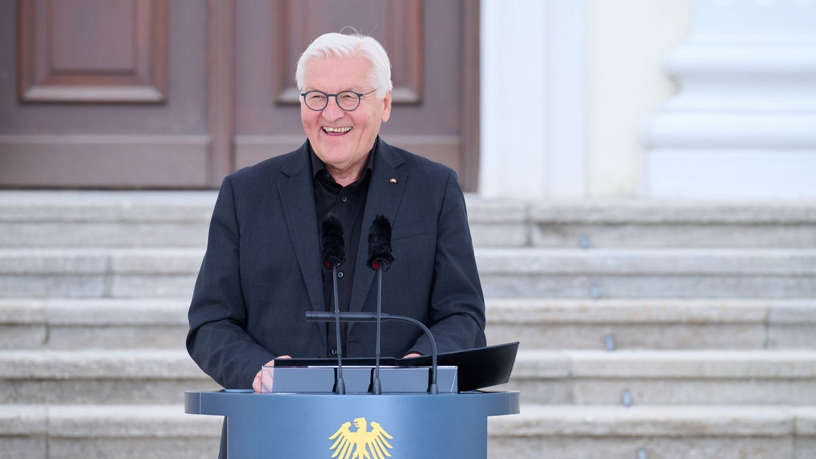 Der Bundespräsident sichtlich gut gelaunt bei einer Kunst-Veranstaltung in Berlin. Mal sehen, wie seine Laune sein wird bei der Gamescom im August.Foto: Annette Riedl/dpa Der Bundespräsident sichtlich gut gelaunt bei einer Kunst-Veranstaltung in Berlin. Mal sehen, wie seine Laune sein wird bei der Gamescom im August.Foto: Annette Riedl/dpa