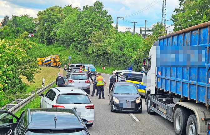 Die Irrfahrt endete mit einem Unfall.
         
         Foto: Rosar<span class='image-autor'>Foto: &nbsp;</span>