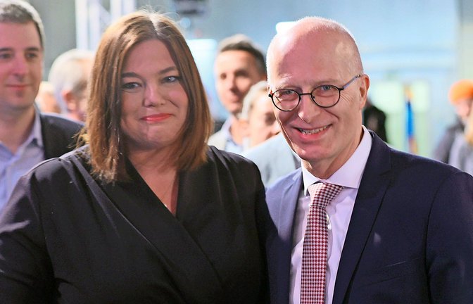 Peter Tschentscher (SPD), Erster Bürgermeister von Hamburg, steht im Congress Center Hamburg neben der Zweiten Bürgermeisterin Katharina Fegebank (Grüne). (Archivbild)<span class='image-autor'>Foto: dpa/Markus Scholz</span>