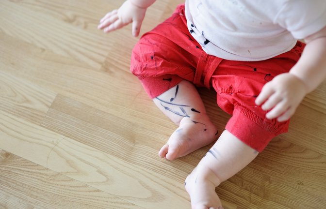 Lernen Sie, wie Sie selbst hartnäckige Edding-Flecken aus Textilien entfernen können. Entdecken Sie eine Schritt-für-Schritt-Anleitung mit bewährten Methoden.<span class='image-autor'>Foto: MNStudio / Shutterstock.com</span>