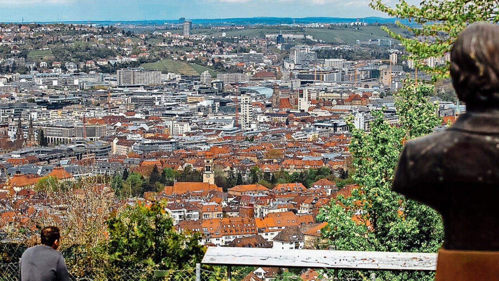 Viele Stuttgarter genießen diesen Blick auf ihre Stadt, etliche wollen aber auch etwas anders sehen und ziehen weg.Foto: Lichtgut/Leif Piechowski Viele Stuttgarter genießen diesen Blick auf ihre Stadt, etliche wollen aber auch etwas anders sehen und ziehen weg.Foto: Lichtgut/Leif Piechowski