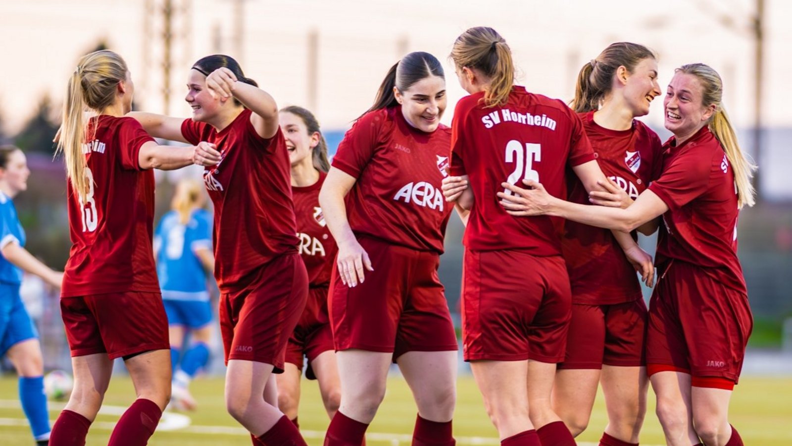 Wollen heute Abend den Einzug ins Finale perfekt machen: Die Fußballerinnen des SV Horrheim. Foto: Krause