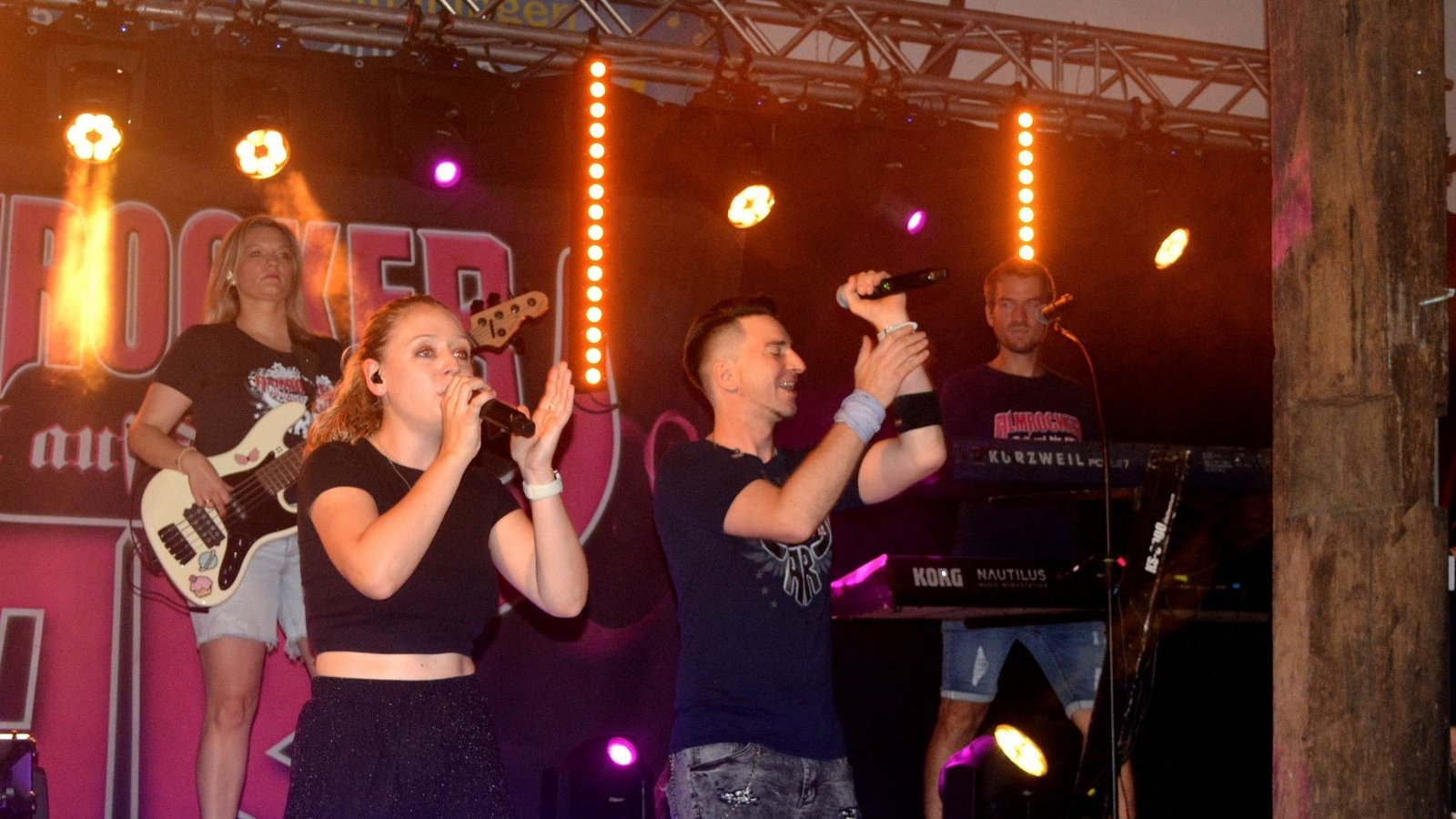 Die „Almrocker“ heizen am Samstagabend in der Kelter ein. Die „Almrocker“ heizen am Samstagabend in der Kelter ein.