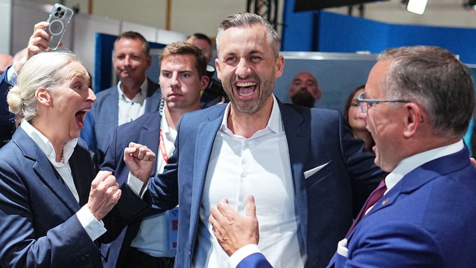 Bei der Landtagswahl in Sachsen-Anhalt liegt die AfD mit Spitzenkandidat Ulrich Siegmund mit weitem Abstand vorn.Michael Kappeler/dpa Bei der Landtagswahl in Sachsen-Anhalt liegt die AfD mit Spitzenkandidat Ulrich Siegmund mit weitem Abstand vorn.Michael Kappeler/dpa