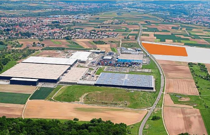 Auf der orange eingezeichneten Fläche soll das Warendienstleistungszentrum von Breuninger enststehen. Links sind Porsche und Winkels zu erkennen. Fotos: p