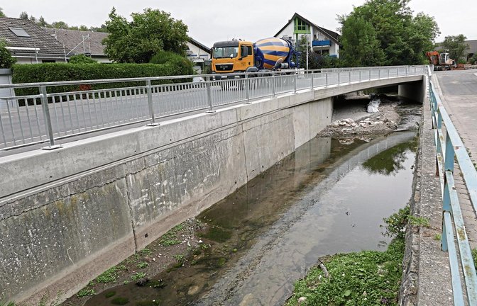 Nun kann der Verkehr wieder fließen zwischen Nussdorf und Iptingen: Aus Anlass der Fertigstellung des Brückenbauwerks findet nächste Woche ein Brückenfest statt.  Foto: Romanowski