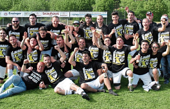 Bereits Ende April machten die Rieter die Meisterschaft in der Fußball-Kreisliga A 3 mit einem Sieg beim TSV Phönix Lomersheim perfekt. Fotos: privat