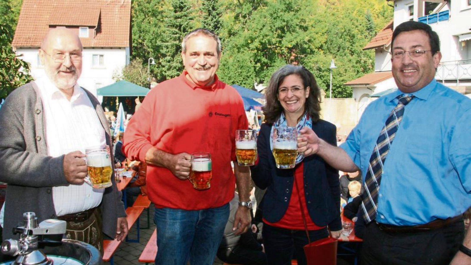 Zum Auftakt gibt es eine Bierdusche