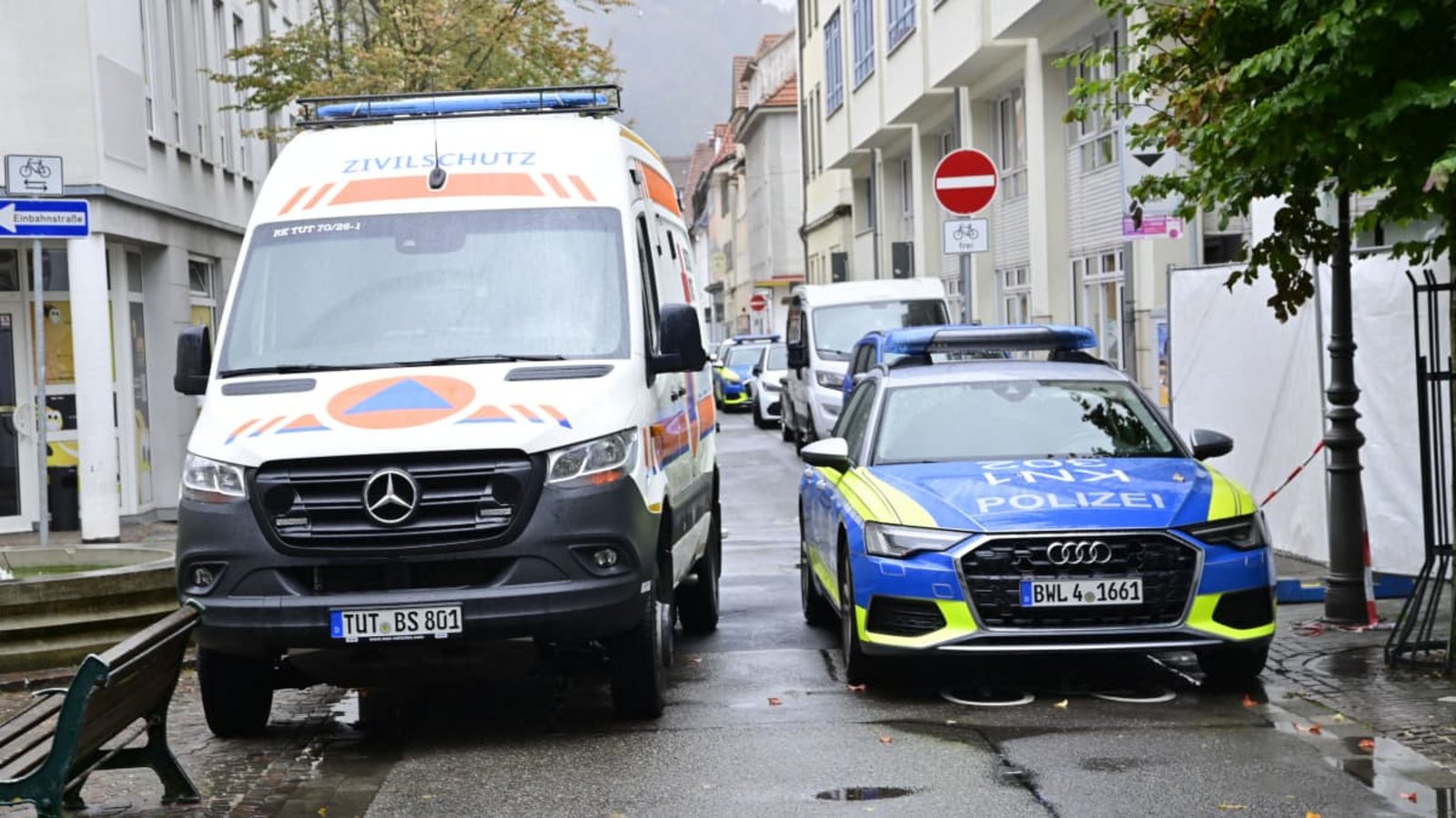 In Tuttlingen wurde am Donnerstag ein Mann bei einem Schusswechsel mit der Polizei getötet. Nun ist klar: Die Waffe des 27-Jährigen war eine Knallpistole, keine scharfe Schusswaffe.Roland Sprich/dpa In Tuttlingen wurde am Donnerstag ein Mann bei einem Schusswechsel mit der Polizei getötet. Nun ist klar: Die Waffe des 27-Jährigen war eine Knallpistole, keine scharfe Schusswaffe.Roland Sprich/dpa