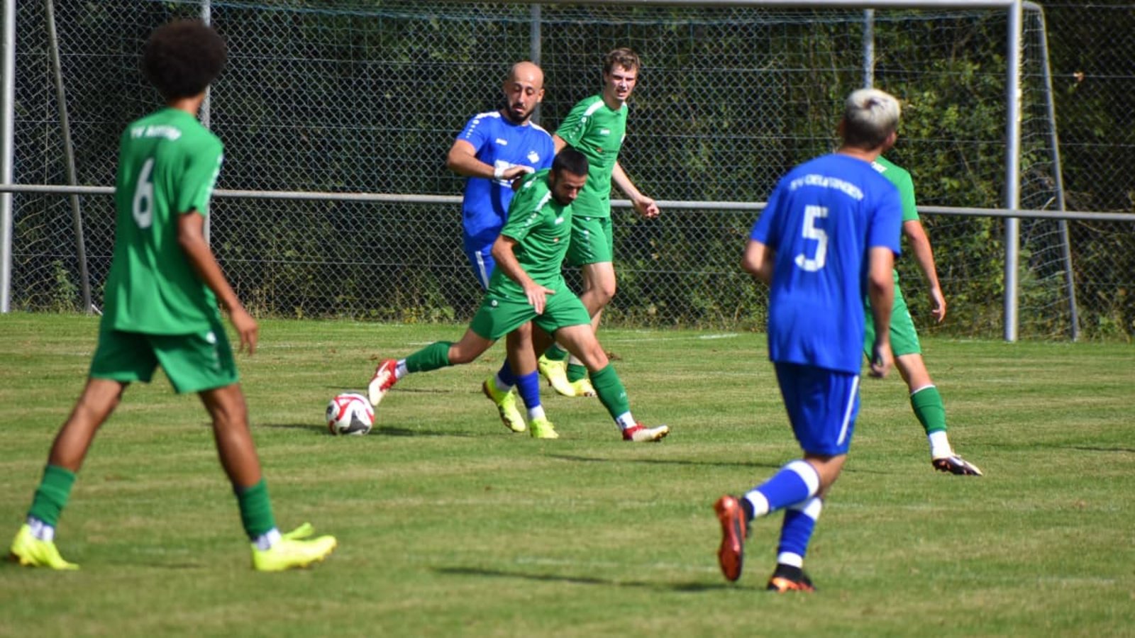 Der FSV Deufringen (in Blau) rennt seiner Form aus der Vorsaison hinterher: Gegen den TV Altdorf setzte es eine 2:6-Schlappe.Michael Schwartz Der FSV Deufringen (in Blau) rennt seiner Form aus der Vorsaison hinterher: Gegen den TV Altdorf setzte es eine 2:6-Schlappe.Michael Schwartz