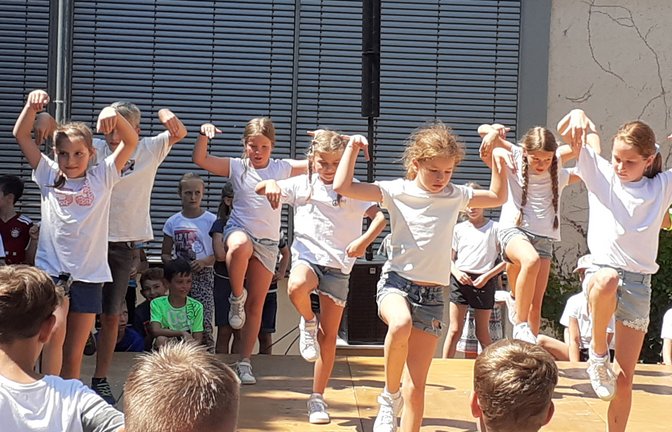 Großes Bühnenprogramm beim Schulfest in Hohenhaslach. <span class='image-autor'>Foto: Glemser</span>