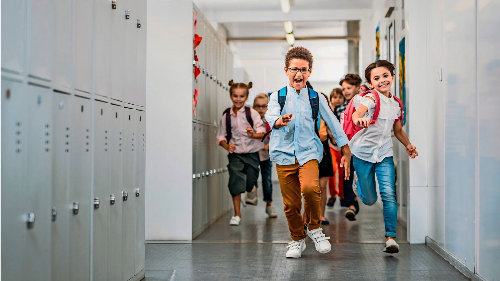 Juchhu, heute keine Klassenarbeit, weil Montag ist. Aber Vorsicht: Das gilt nur in der Grundschule.Foto: Adobe Stock Juchhu, heute keine Klassenarbeit, weil Montag ist. Aber Vorsicht: Das gilt nur in der Grundschule.Foto: Adobe Stock