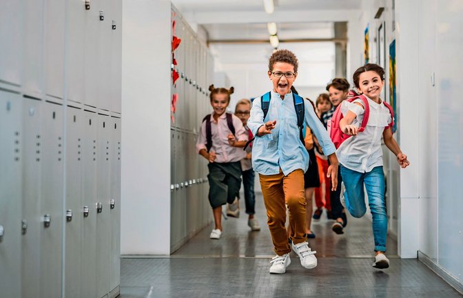 Juchhu, heute keine Klassenarbeit, weil Montag ist. Aber Vorsicht: Das gilt nur in der Grundschule.<span class='image-autor'>Foto: Adobe Stock</span>