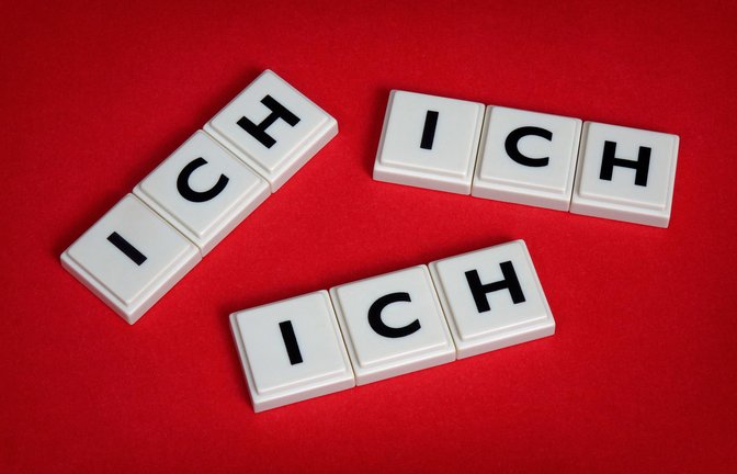 Selbstverliebtheit, Egozentrisches Verhalten – Narzissten sollen hauptsächlich eines sehen: Sich selbst.<span class='image-autor'>Foto: IMAGO/Steinach/IMAGO/Sascha Steinach</span>