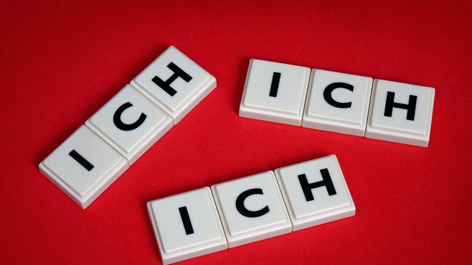 Selbstverliebtheit, Egozentrisches Verhalten – Narzissten sollen hauptsächlich eines sehen: Sich selbst.Foto: IMAGO/Steinach/IMAGO/Sascha Steinach Selbstverliebtheit, Egozentrisches Verhalten – Narzissten sollen hauptsächlich eines sehen: Sich selbst.Foto: IMAGO/Steinach/IMAGO/Sascha Steinach