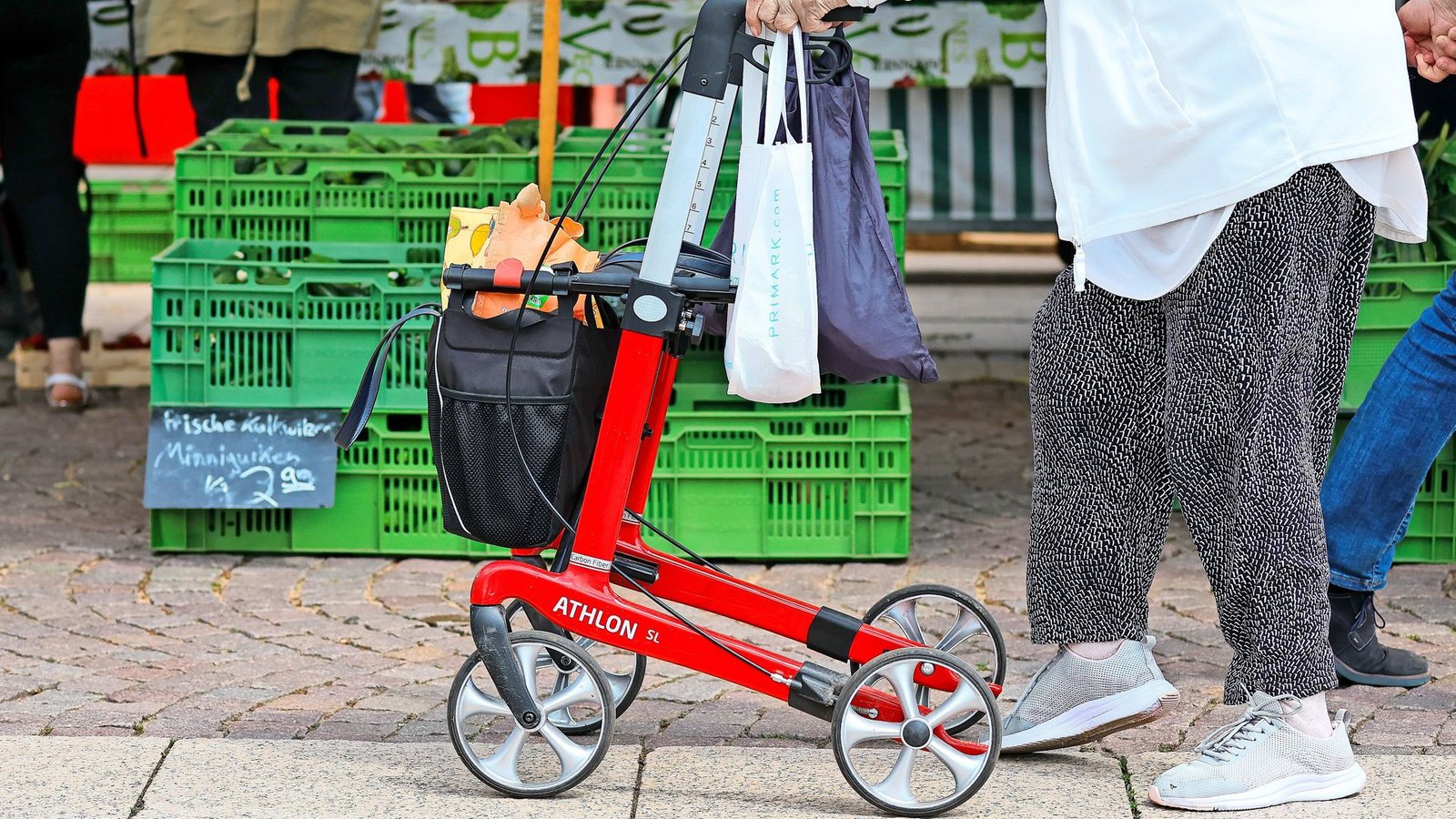 Im Zentrum der Forderungen der Partei der Rentner steht die Verbesserung der Lebenssituation älterer Menschen. (Symbolbild)Foto: Jan Woitas/dpa Im Zentrum der Forderungen der Partei der Rentner steht die Verbesserung der Lebenssituation älterer Menschen. (Symbolbild)Foto: Jan Woitas/dpa