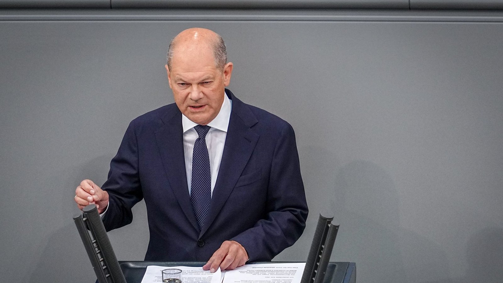Olaf Scholz gibt im Bundestag eine Regierungserklärung zum Thema Sicherheit in Deutschland ab.Foto: dpa/Kay Nietfeld