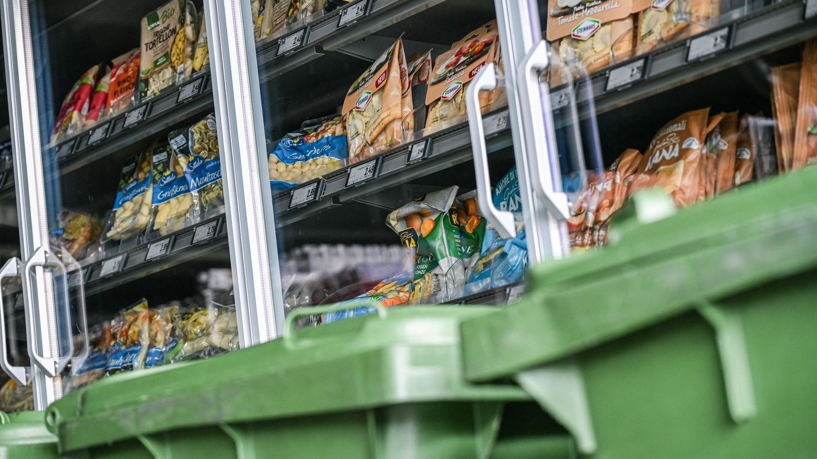 Tausende Lebensmittel sind in einem Edeka in Wannweil entsorgt worden. Die Kühlkette war zu lange unterbrochen.Foto: Jason Tschepljakow/dpa