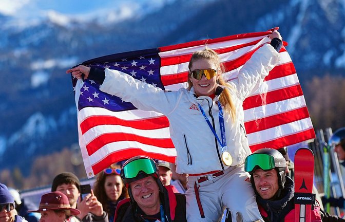 Mikaela Shiffrin feierte ihren Olympiasieg in Cortina d’Ampezzo, dachte danach aber auch an die gescheiterte Kollegin aus Deutschland.<span class='image-autor'>Foto: Michael Kappeler/dpa</span>