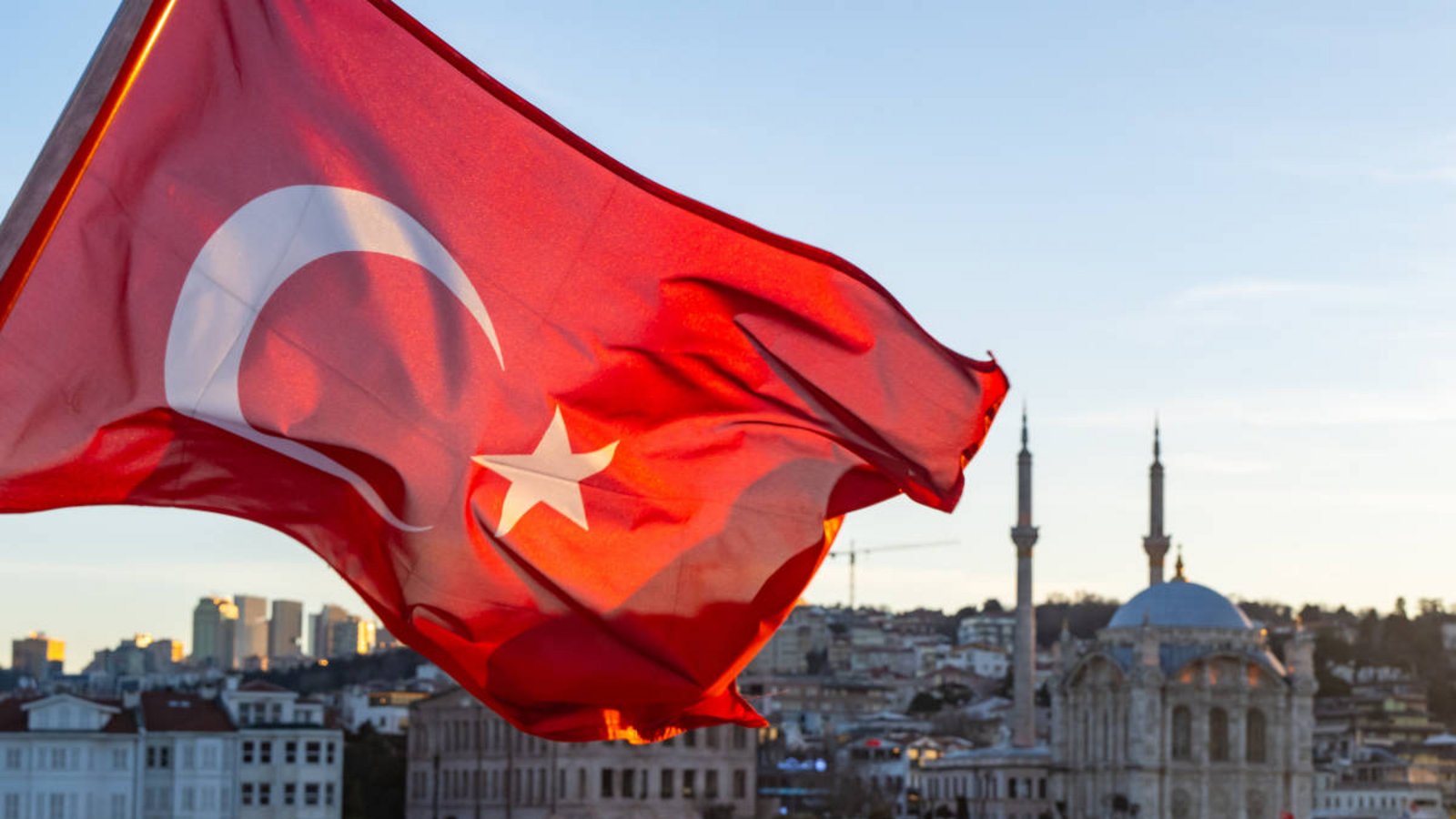 Die Sicherheitslage in der Türkei bleibt angespannt. Erfahren Sie, welche Regionen aktuell betroffen sind, worauf Reisende achten sollten und welche rechtlichen Besonderheiten gelten.Foto: RauL C7 / Shutterstock.com Die Sicherheitslage in der Türkei bleibt angespannt. Erfahren Sie, welche Regionen aktuell betroffen sind, worauf Reisende achten sollten und welche rechtlichen Besonderheiten gelten.Foto: RauL C7 / Shutterstock.com