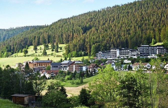 Im Nordschwarzwald gelegen, bekannt auf der ganzen Welt: Baiersbronn ist das Sternedorf. Die bekanntesten Feinschmecker-Adressen sind die Traube Tonbach (Bild), das Bareiss und das Hotel Sackmann.<span class='image-autor'>Foto: Tonbach</span>