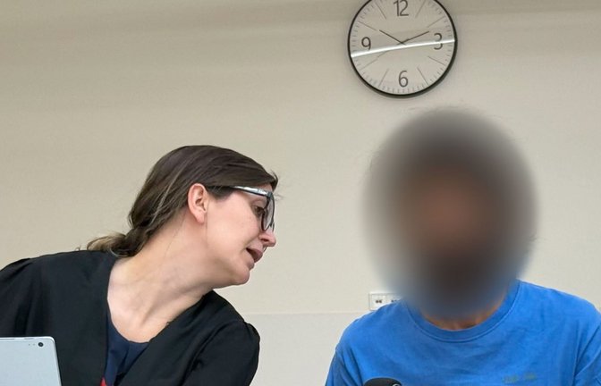 Der Angeklagte neben seiner Verteidigerin.<span class='image-autor'>Foto: Magdalena Henkel/dpa/Magdalena Henkel</span>