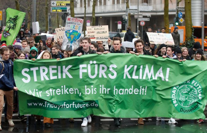 Klimaproteste können gesellschaftliche Veränderungen auslösen. Fridays for Future ist es gelungen, Massen zu mobilisieren. Das prägt die Debatte bis heute.<span class='image-autor'>Foto: Imago Images / MiS/Marcel MŸcke/M.i.S.</span>