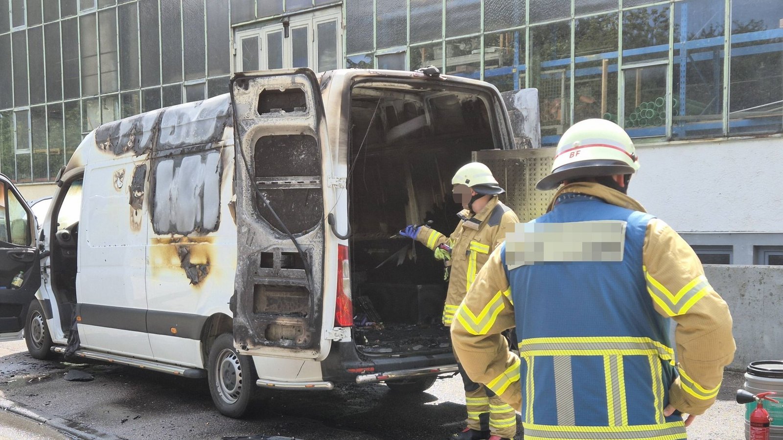 Einsatzkräfte der Feuerwehr brachten den Brand schnell unter Kontrolle.Foto: 7aktuell.de/ CV Einsatzkräfte der Feuerwehr brachten den Brand schnell unter Kontrolle.Foto: 7aktuell.de/ CV