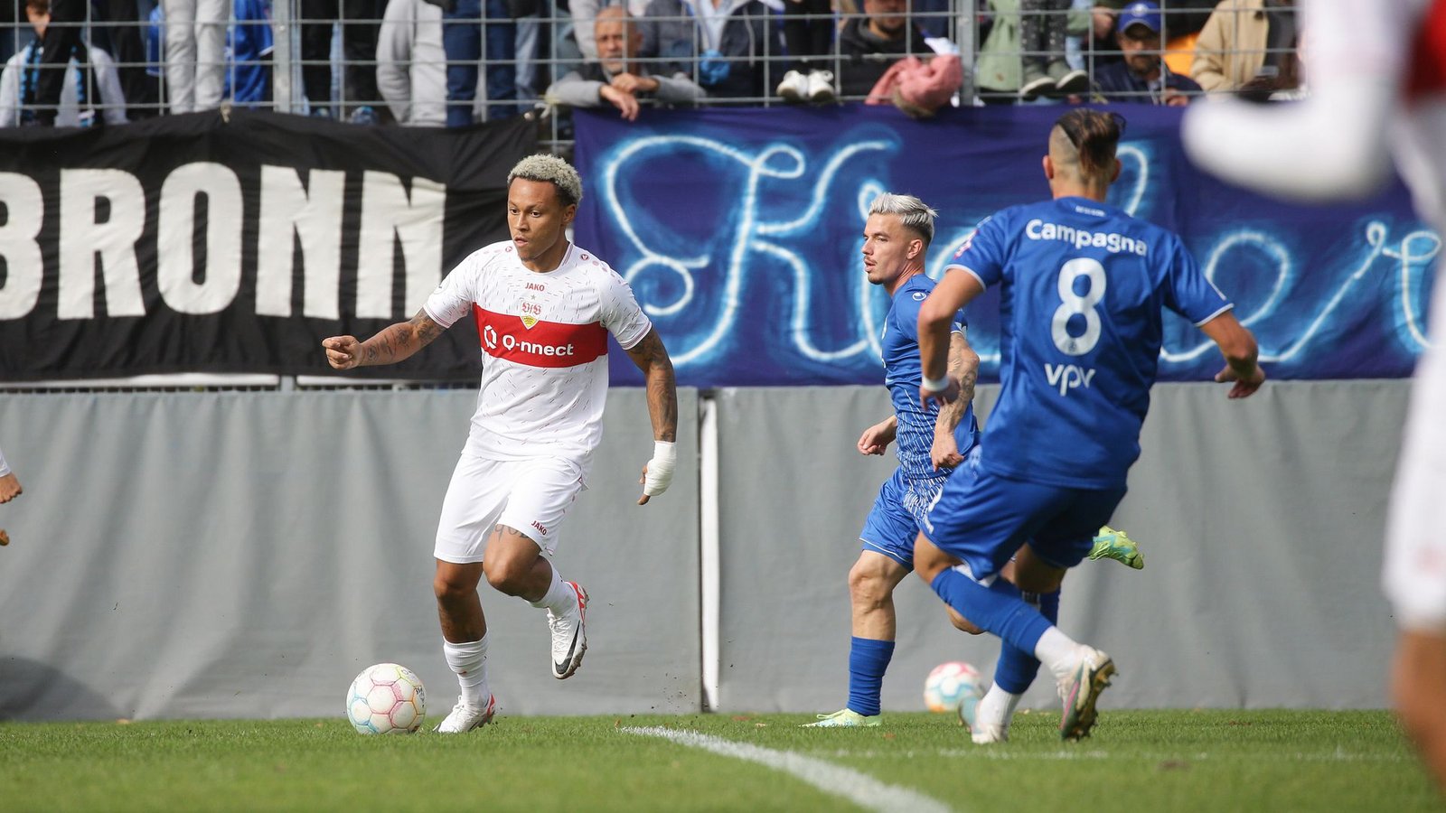Im bisher letzten Derby im vergangenen Oktober war Roberto Massimo für die U21 des VfB am Ball – die 0:2-Niederlage gegen die Kickers konnte der Mann aus dem Profikader nicht verhindern.Foto: Pressefoto Baumann/Hansjürgen Britsch