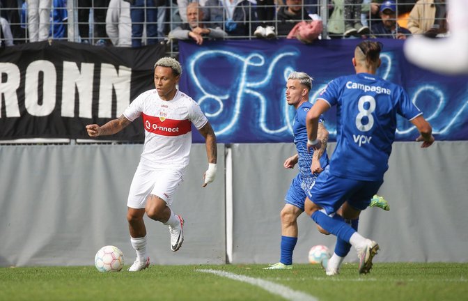Im bisher letzten Derby im vergangenen Oktober war Roberto Massimo für die U21 des VfB am Ball – die 0:2-Niederlage gegen die Kickers konnte der Mann aus dem Profikader nicht verhindern.<span class='image-autor'>Foto: Pressefoto Baumann/Hansjürgen Britsch</span>