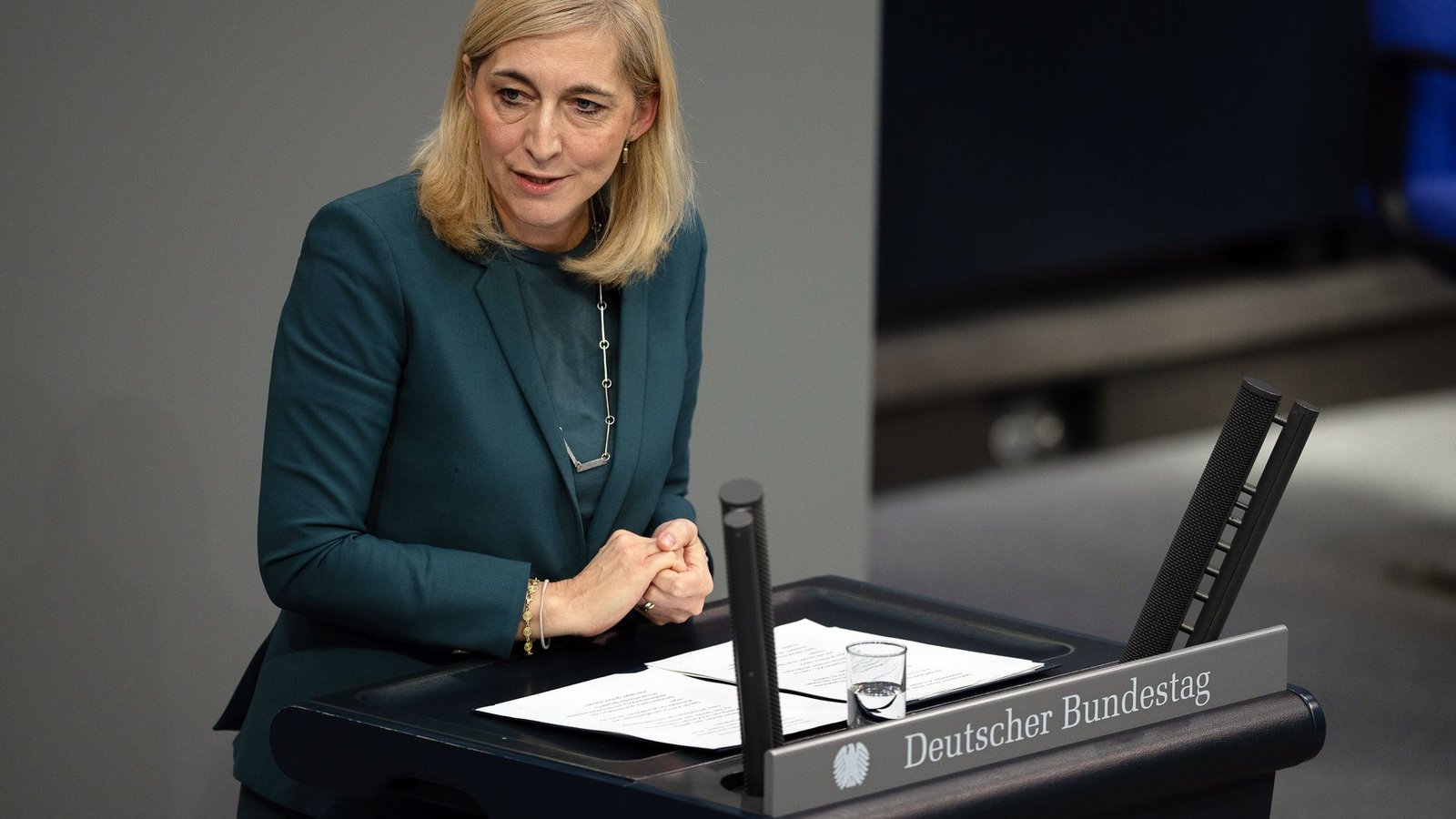 Gesundheitsministerin Warken bringt ihr Sparpaket ins parlamentarische Verfahren. (Archivbild)Foto: Markus Lenhardt/dpa