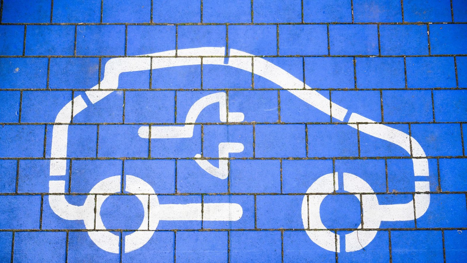 Der Ausbau des Ladesäulen-Netzes ist eine Voraussetzung für mehr E-Auto-Käufe.Foto: dpa/Julian Stratenschulte Der Ausbau des Ladesäulen-Netzes ist eine Voraussetzung für mehr E-Auto-Käufe.Foto: dpa/Julian Stratenschulte
