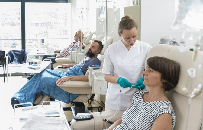 Das Narrativ, dass Krebs immer mit einer schlimmen  und leidvollen Behandlung einhergeht,  stimmt nicht mehr. Viele  moderne Chemotherapien sind besser verträglich.<span class='image-autor'>Foto: © Krebsinformationsdienst, DKFZ/Tobias Schwerdt</span>