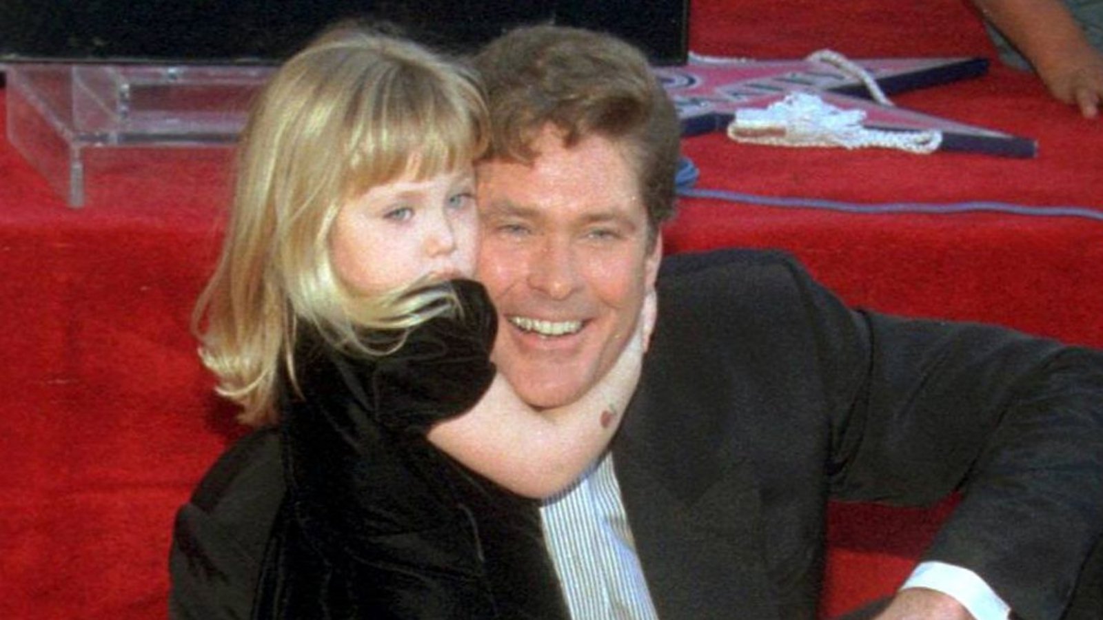 Nicht ohne meinen Papa: US-Sänger und Schauspieler David Hasselhoff hat zwei Töchter. Die jüngere heißt Hayley.Foto: IMAGO / UPI Photo