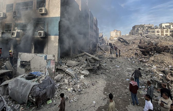 Rauch ist nach einem israelischen Luftangriff im Stadtteil el-Rimal zu sehen (Archivfoto).<span class='image-autor'>Foto: dpa/Hadi Daoud</span>