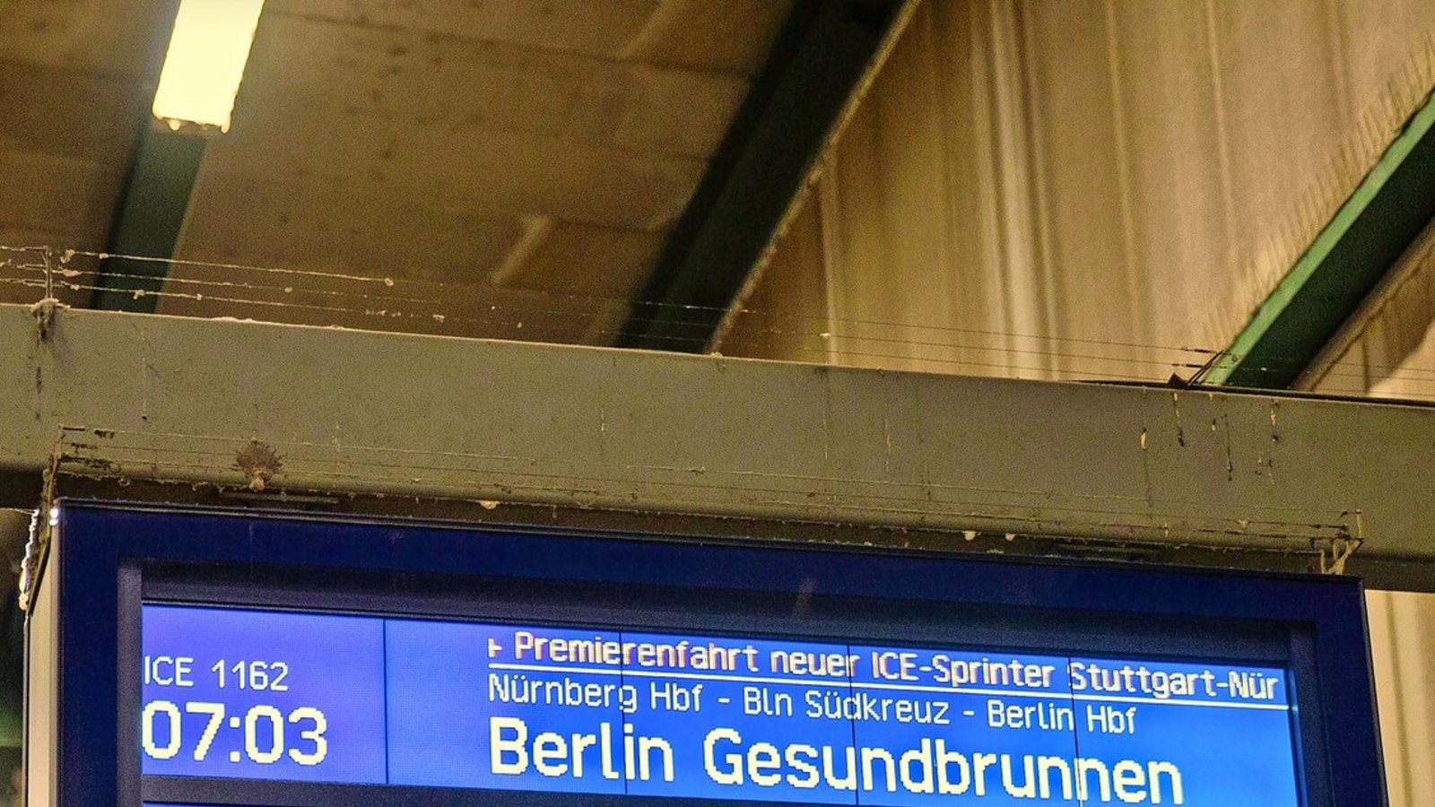 Im Dezember 2025 ging der ICE-Sprinter Stuttgart-Berlin auf Premierenfahrt. Nun droht das Aus.Foto: Julian Rettig